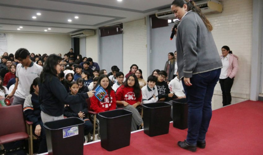 Se unen estudiantes a la SEDUMA para preservar el medio ambiente