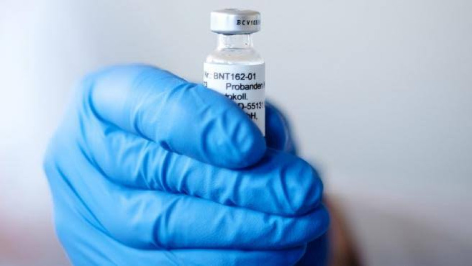 Vacuna contra COVID-19 no podrá comprarse en hospitales privados