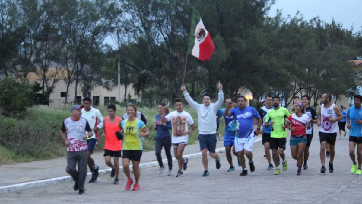 Realizan trote con diversos grupos de corredores de la zona conurbada