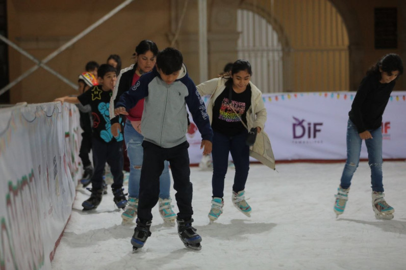 Invitan a pista de hielo en explanada de la Independencia 