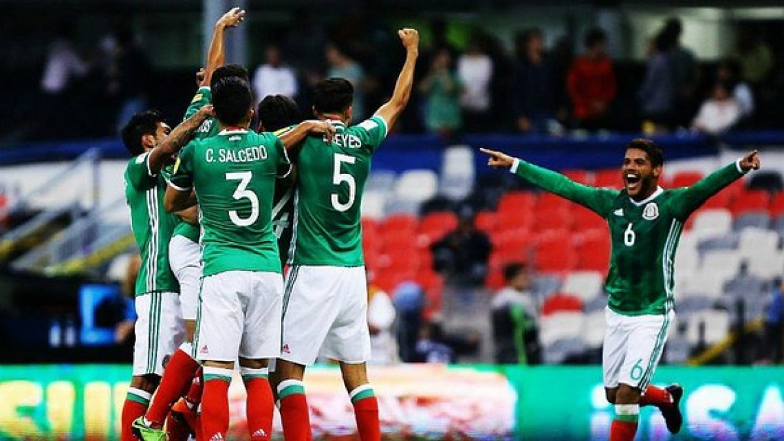 México golea 3-0 a Honduras y se acerca a Rusia 2018
