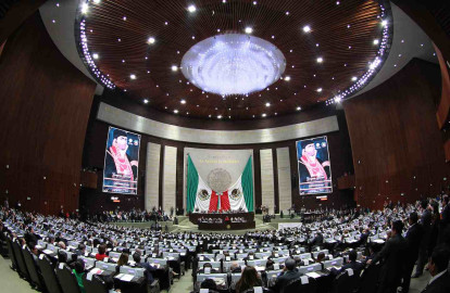 Sesión permanente en comisión de Hacienda