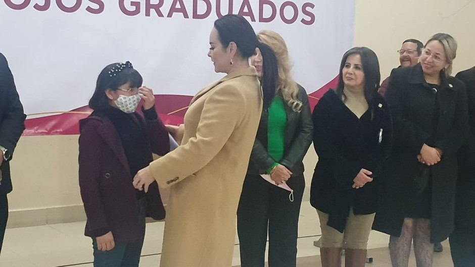 Ciudadanía recibe apoyo para deficiencia visual 