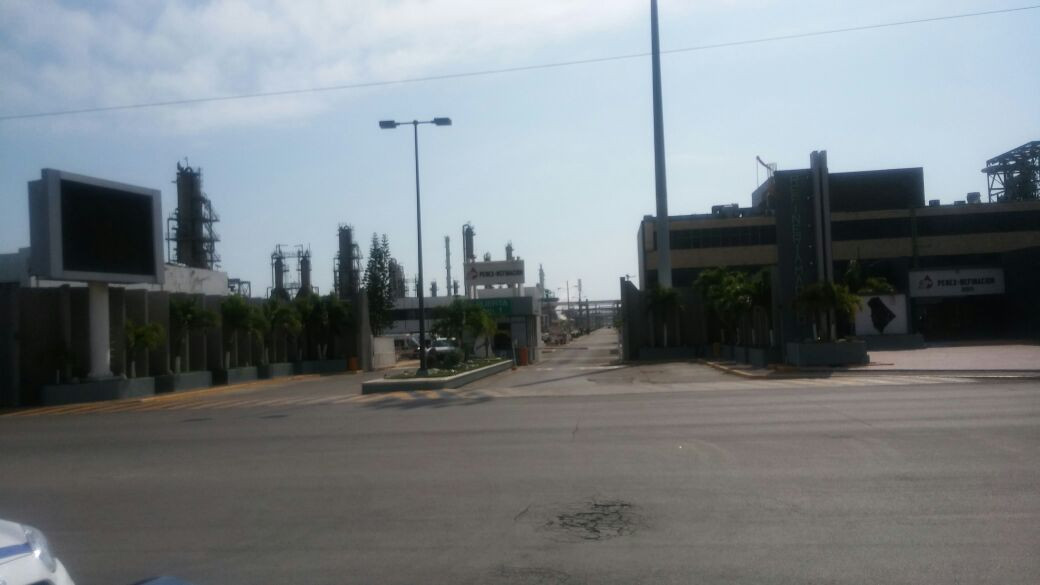 Un muerto y 9 heridos deja explosión en refinería Madero