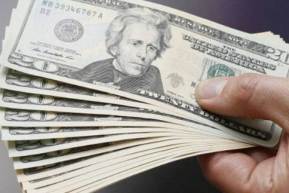 Dólar se cotiza en 19.77 pesos a la venta en el AICM