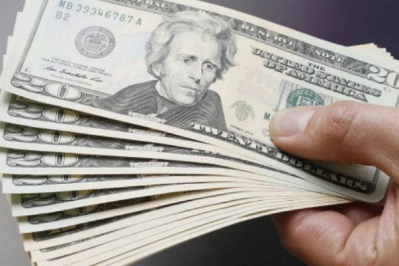 Dólar se cotiza en 19.77 pesos a la venta en el AICM