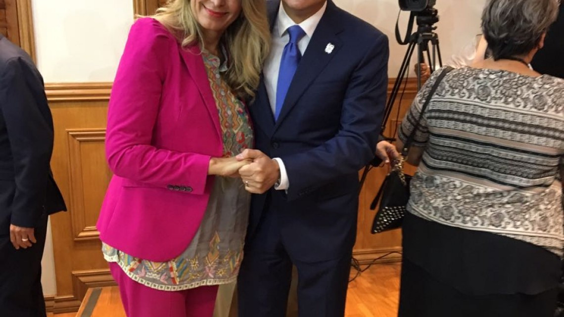 Felicita Maki Ortiz a Alcalde de Nuevo Laredo por su Segundo Informe