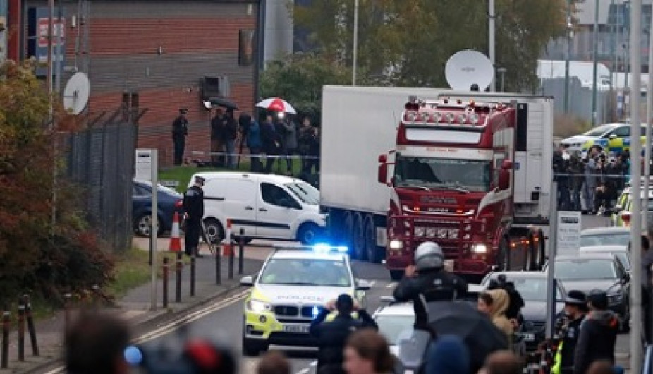 Catean viviendas tras hallazgo de 39 cuerpos en Londres