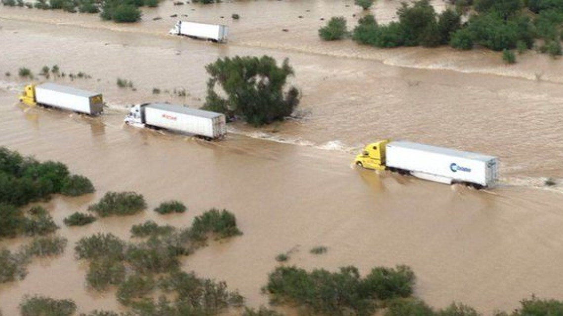 Cierran indefinidamente carretera Nuevo Laredo-Nuevo León