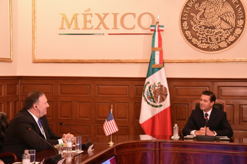 EPN pide a Pompeo "rápida reunificación de familias migrantes"