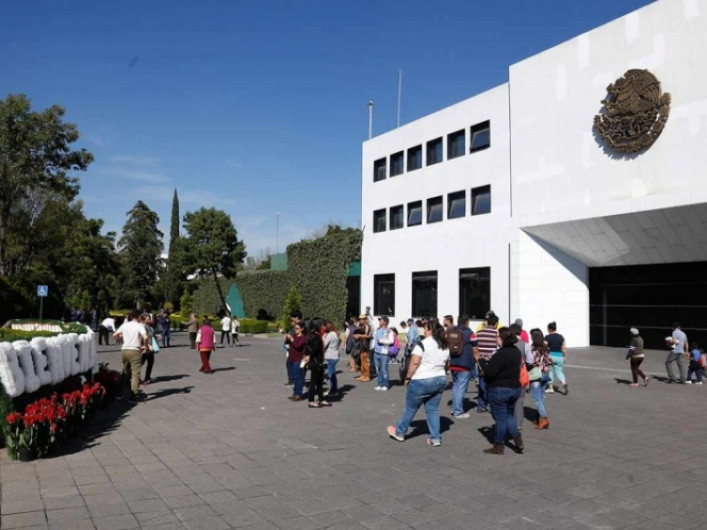 180 mil visitan Los Pinos en la primera semana