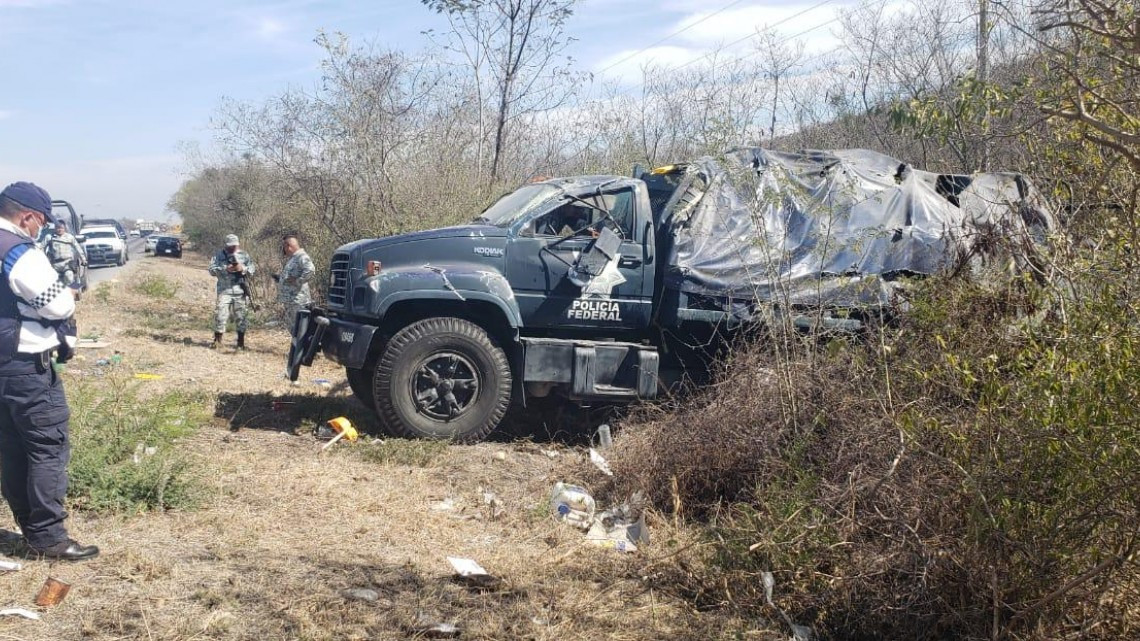 Vuelca camión de la Guardia Nacional; 3 elementos resultan heridos 