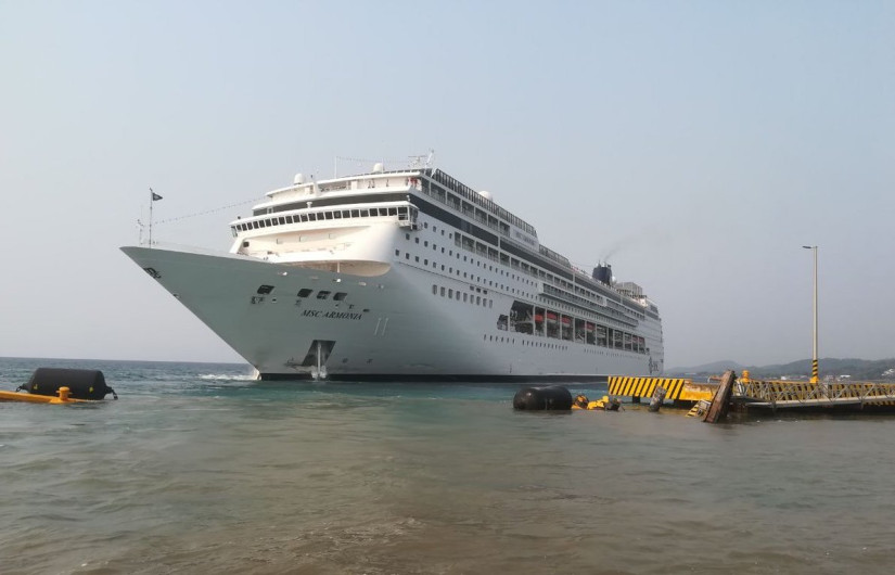 Se impacta un crucero turístico contra muelle en Honduras