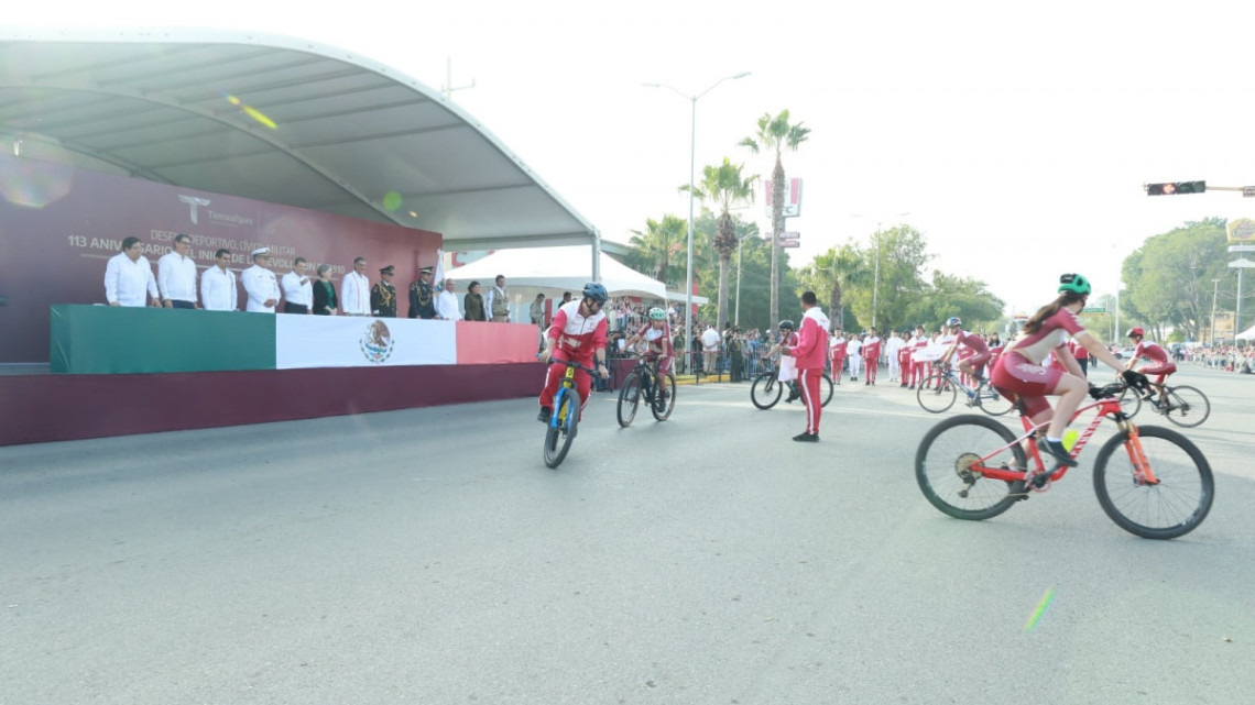 Preside gobernador de Tamaulipas desfile conmemorativo de la Revolución Mexicana