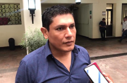 Entrega Arturo Soto pendientes para irse a campaña