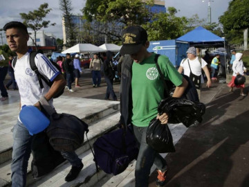 Por lo menos 4 mil migrantes abandonan caravana