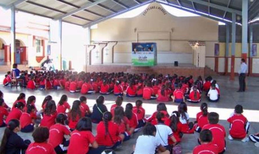 Alumnos podrán asistir en short a escuela frente las altas temperaturas
