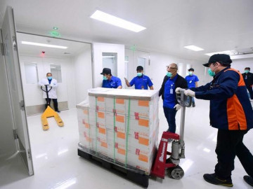 Recibe Indonesia cargamento de vacunas chinas contra el Covid-19
