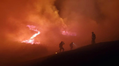 Tres muertos por incendios forestales en California