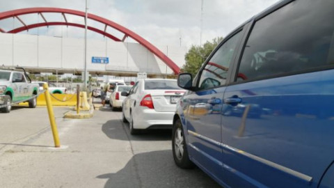 Largas filas en puentes hechas por residentes del Valle de Texas