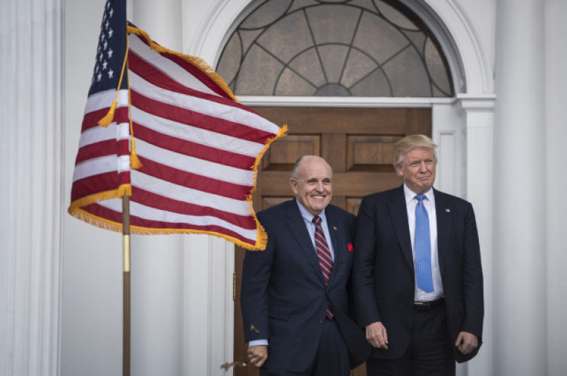 Rudy Giuliani se une al equipo legal de Trump