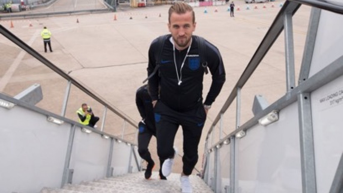 Equipo de Inglaterra viaja a Rusia liderado por su capitán Harry Kane
