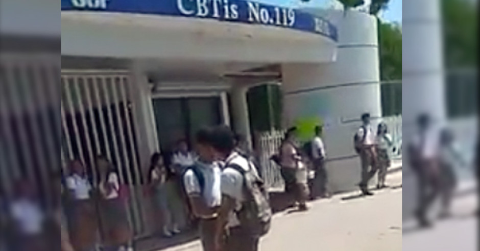 Estudiantes de prepa se muestran afectos con un beso 