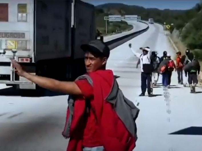 Continúa la caravana su camino, pasa un número reducido por Sonora