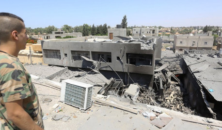 Decenas de muertos tras ataque en centro de migrantes en Libia