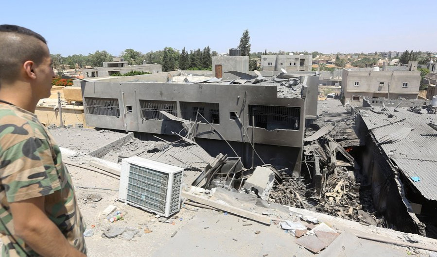 Decenas de muertos tras ataque en centro de migrantes en Libia