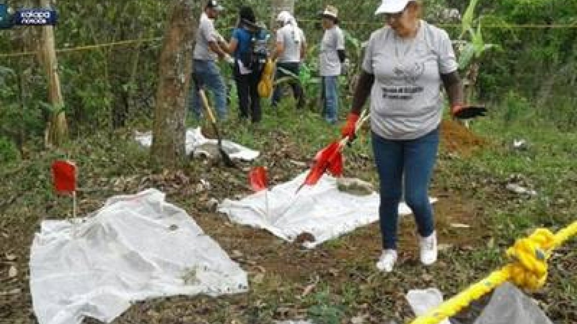 Terminan trabajos en la fosa clandestina más grande del país, Colinas de Santa Fe