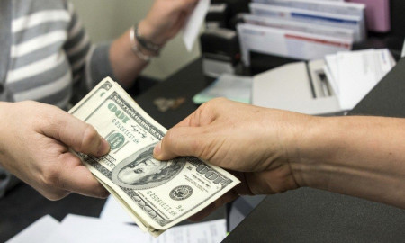 Dólar se vende en 22.36 pesos en el AICM