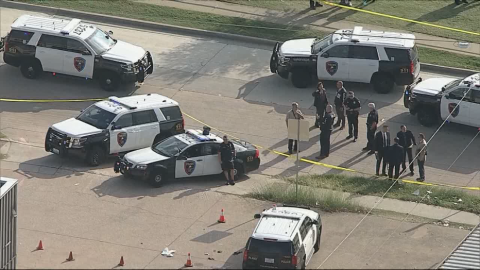 Oficial dispara contra hombre con cuchillo