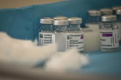 Francia e Italia reanudan vacunación con dosis de AstraZeneca