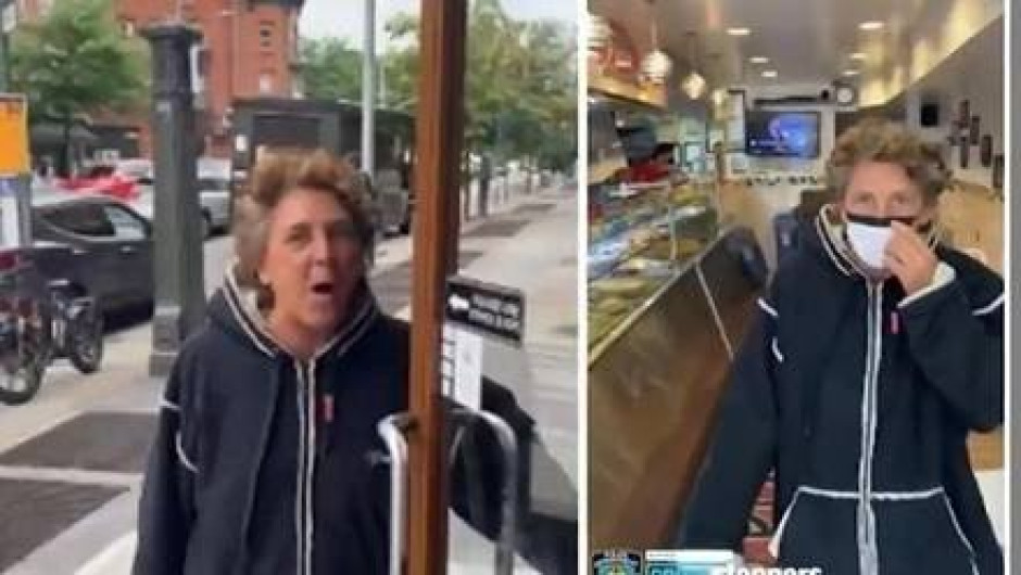 Mujer racista agrede a familia afroamericana