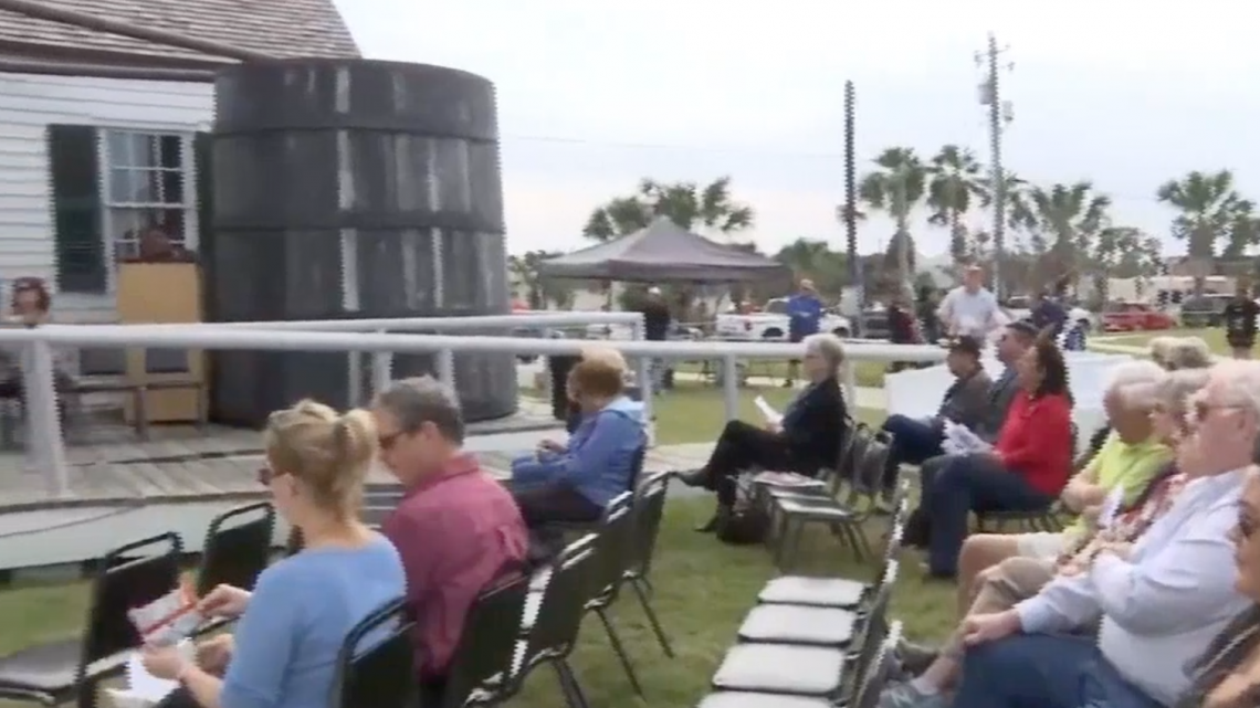 Celebran reapertura del faro de Puerto Isabel