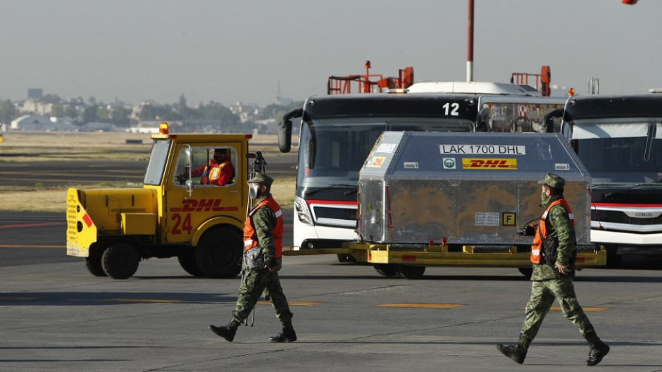 Llegan a México 170 mil 625 vacunas de Pfizer