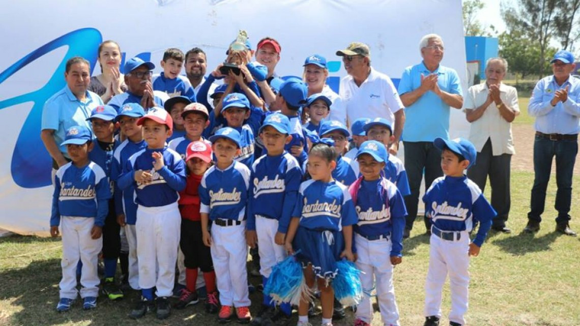 Asiste alcaldesa a Torneo de Béisbol Infantil
