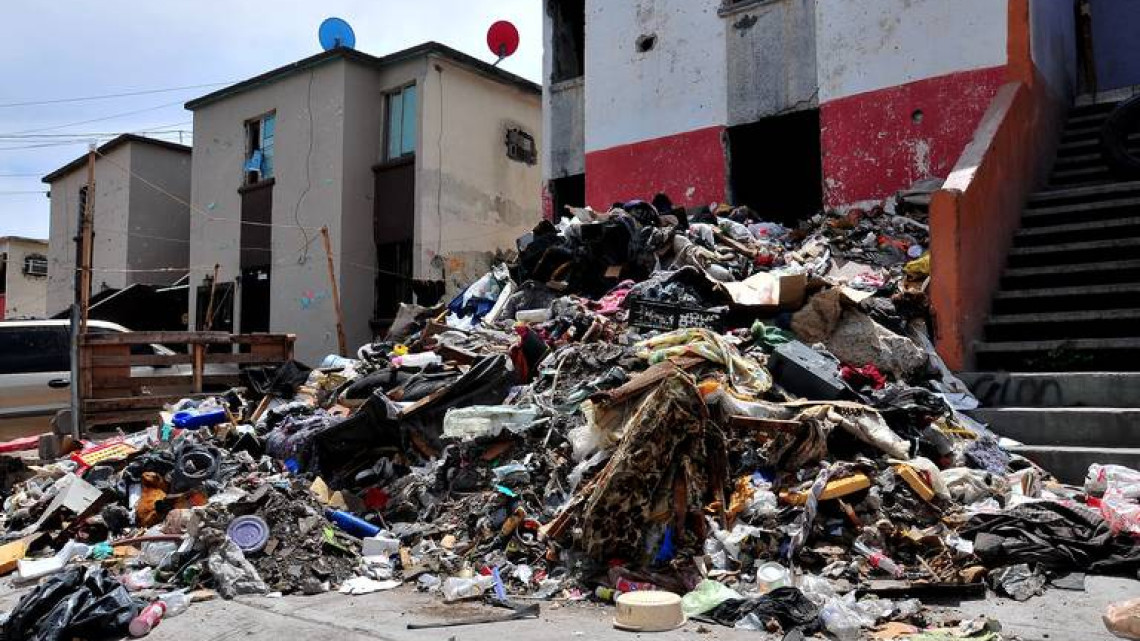 Grave problema de casas de Infonavit abandonadas y convertidas en basureros clandestinos
