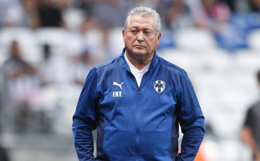 Vucetich sale de práctica del Monterrey en ambulancia