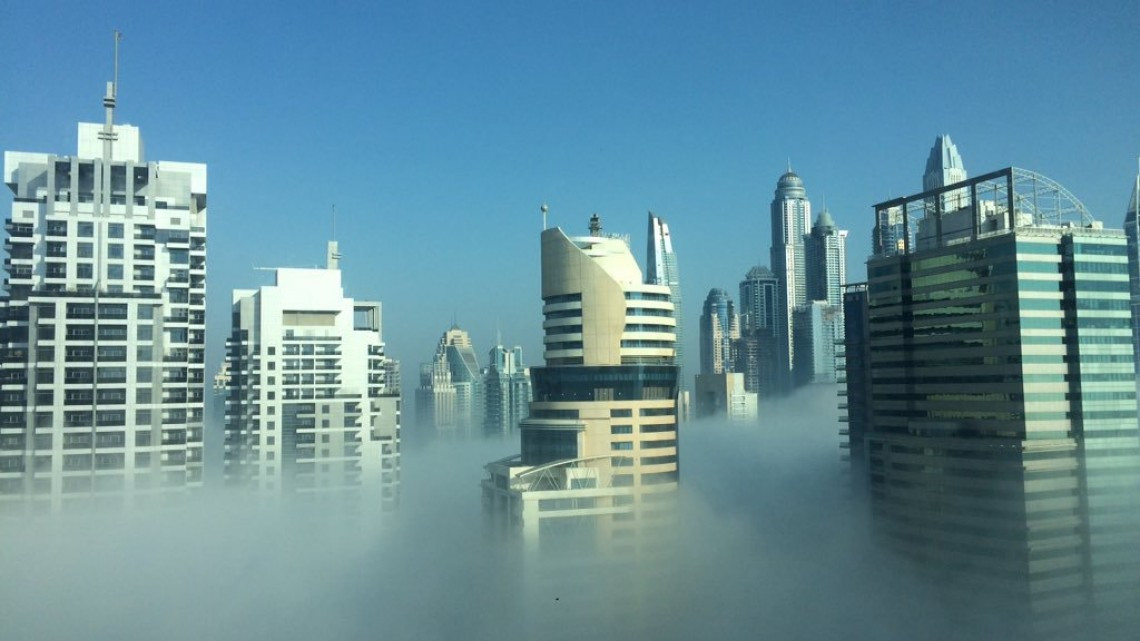 Los rascacielos sobre las nubes de Dubái