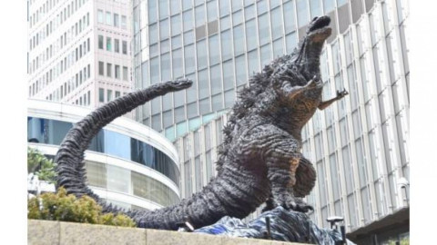 Colocan estatua de Godzilla en Japón