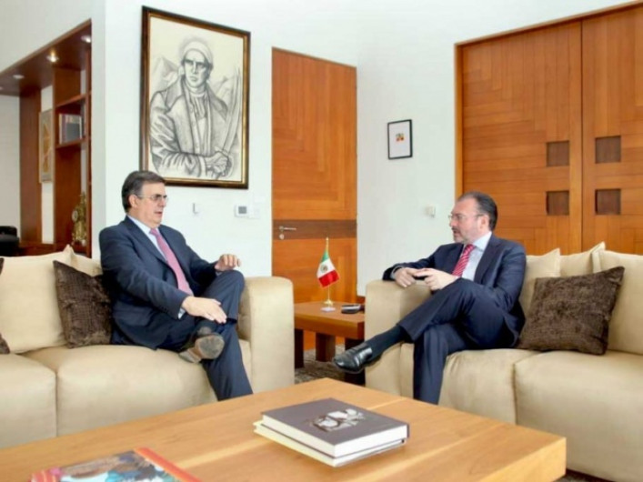 Videgaray y Ebrard sostienen reunión