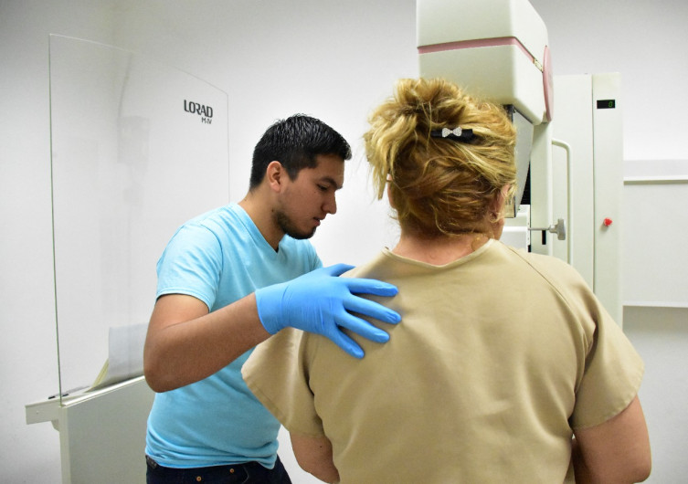 "Sumate al rosa, sumate al DIF"