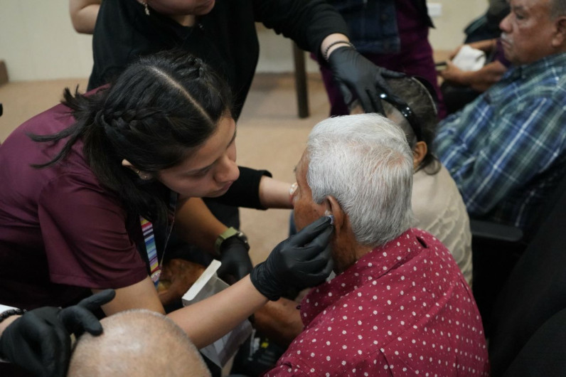 Quedan pocos días para registrarae en la campaña aparatos auditivos del DIF Nuevo Laredo
