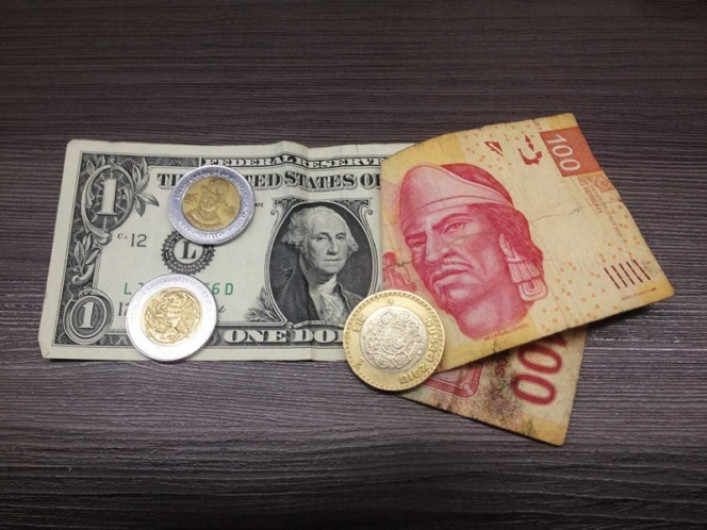 Dólar en $19.47 pesos en AICM a la venta