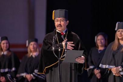 Dámaso Anaya rinde juramento como rector de la UAT ante la asamblea universitaria