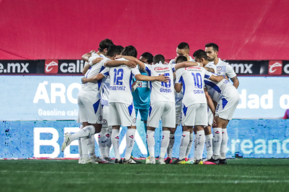 Cruz azul vence a Mazatlán y es líder al momento