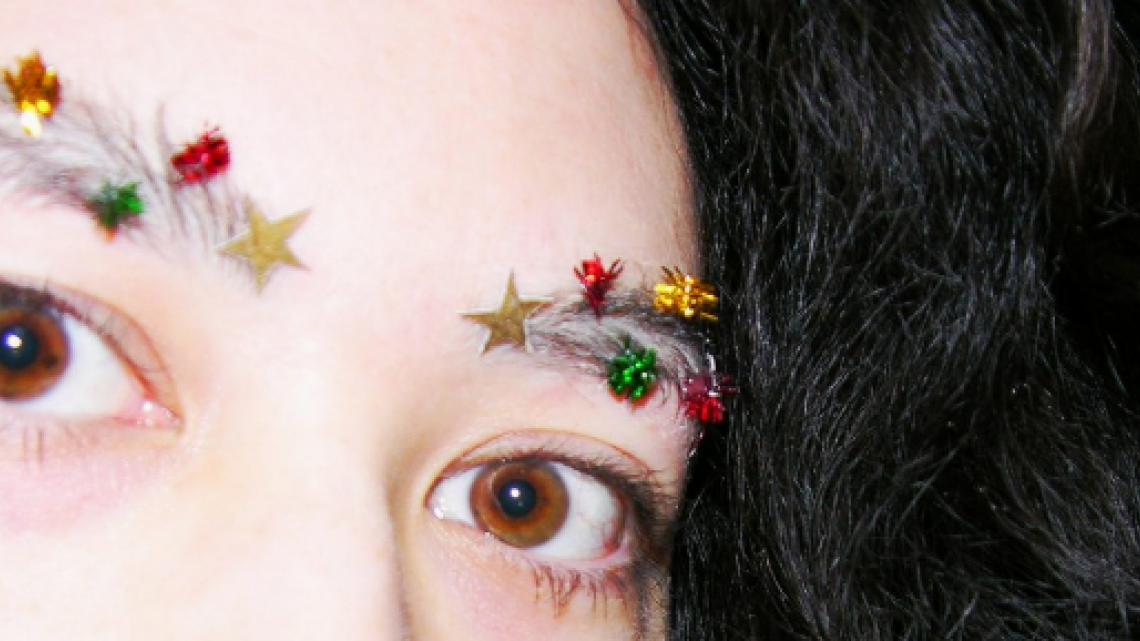 El espíritu navideño llegó a tus cejas