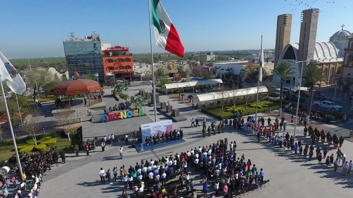 Encabeza Maki ceremonia del Día de la Bandera